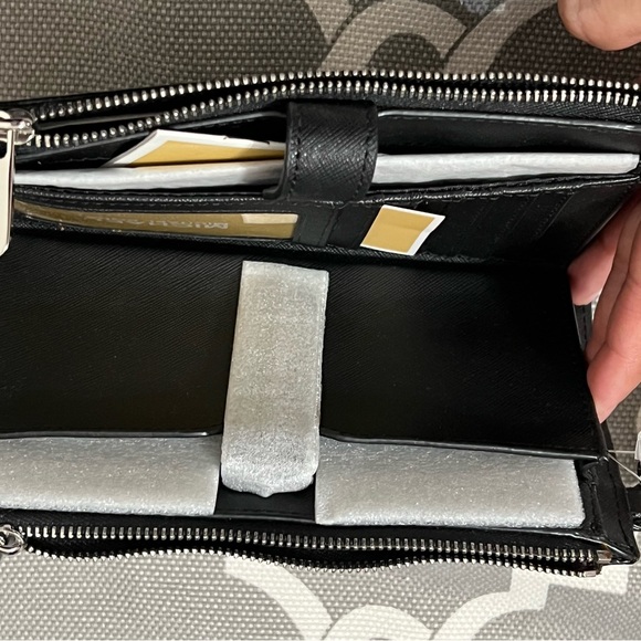 Michael Kors Jet Set Travel - Double Zip Wristlet!!!😍😍 - Picture 3 of 4